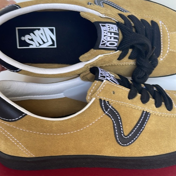 Vans Men’s Sport Low
Suede Antelope
VN000CQR5QJ
Sneakers - Picture 14 of 16